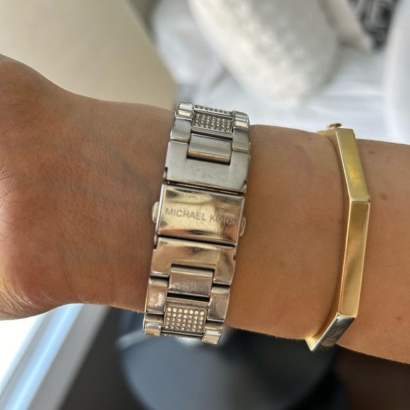 Watch - Picture 2 of 3